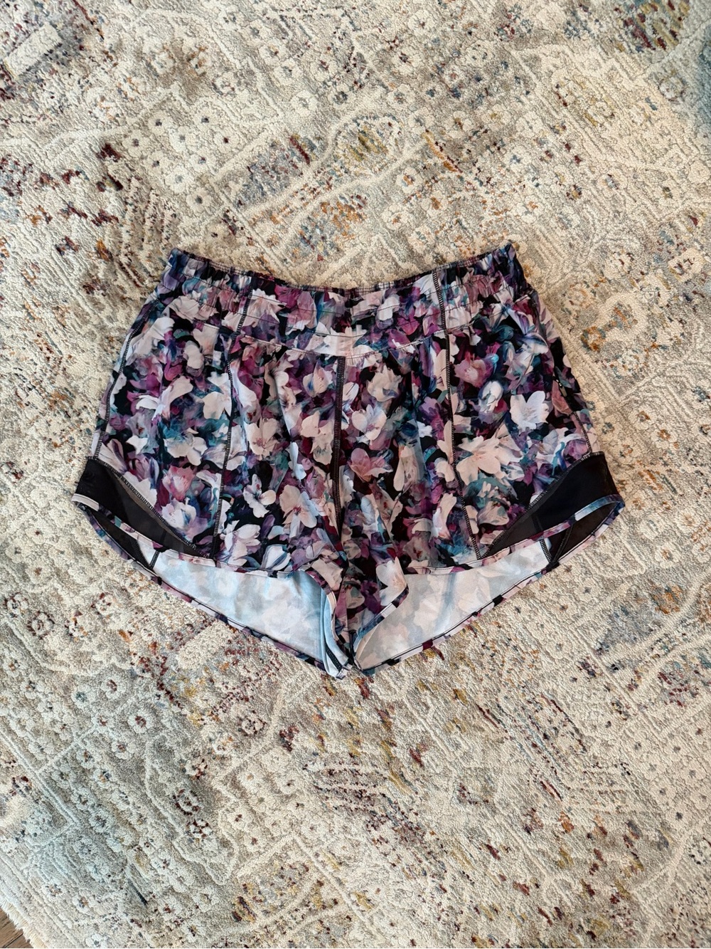 Lululemon Hotty Hot 4in Low Rise Short